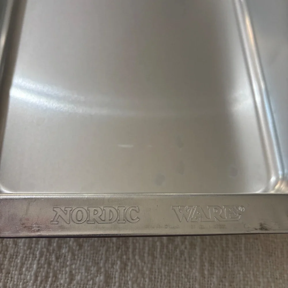 Nordic Ware Disney Frozen 2 Aluminum Cake Pan with Lid Anna Elsa Silver Blue
